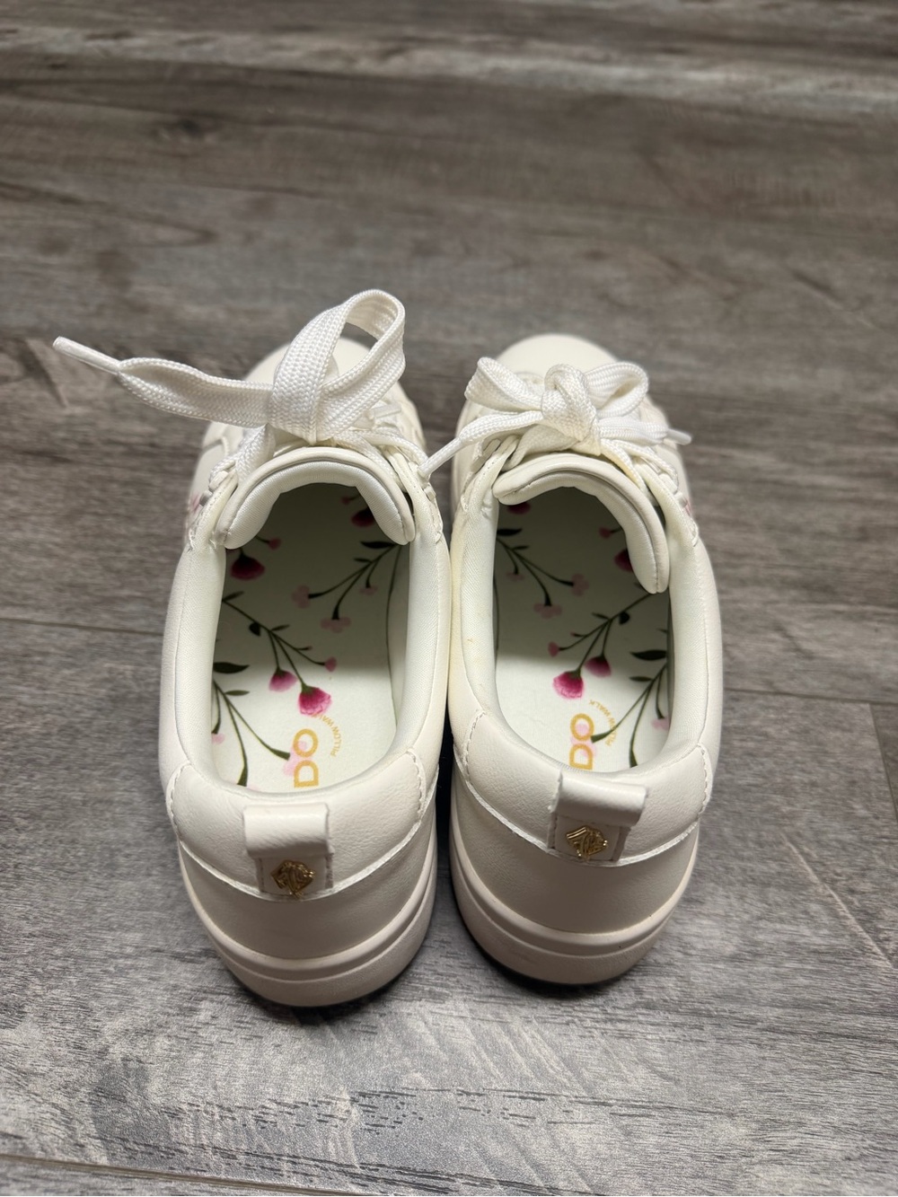 Women’s Aldo White Wildflower Sneakers Size 6.5 - Picture 2 of 5